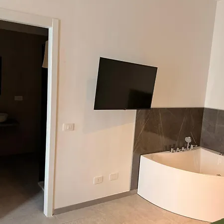 Luxury Jacuzzi - Rhome